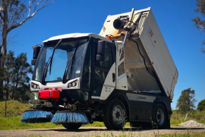 MACDONALD JOHNSTON C401 ROAD STREET FACTORY CAR PARK DIESEL SWEEPER VACCUM GREEN GREEN MACHINE