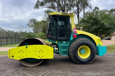 AMMANN ASC110 12.86T SMOOTH PAD FOOT ROLLER COMPACTOR COMPACTION ROLLER AIRMANN WACKER