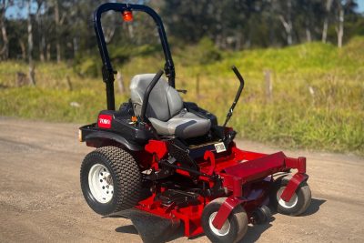 TORO ZMASTER  PETROL COMMERCIAL ZERO TURN RIDE ON LAWN MOWER JOHN DEERE