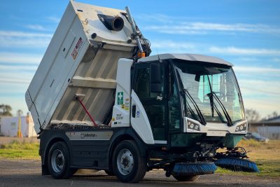 MACDONALD JOHNSTON C401 ROAD STREET FACTORY CAR PARK DIESEL SWEEPER VACCUM GREEN GREEN MACHINE