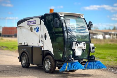 2018 MACDONALD JOHNSTON CN101 ROAD STREET FACTORY CAR PARK DIESEL SWEEPER VACCUM GREEN GREEN MACHINE