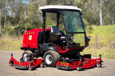 TORO GROUNDSMASTER 4000D DIESEL RIDE ON LAWN MOWER WIDE AREA COMMERCIAL OUT FRONT JOHN DEERE