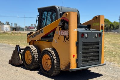 MUSTANG 1650R SKID STEER LOADER BOBCAT CATERPILLAR CASE TEREX ASV TOYOTA