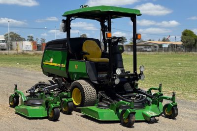 JOHN DEERE 1600 RIDE ON DIESEL COMMERCIAL OUT FRONT DECK WIDE AREA LAWN MOWER KUBOTA TORO