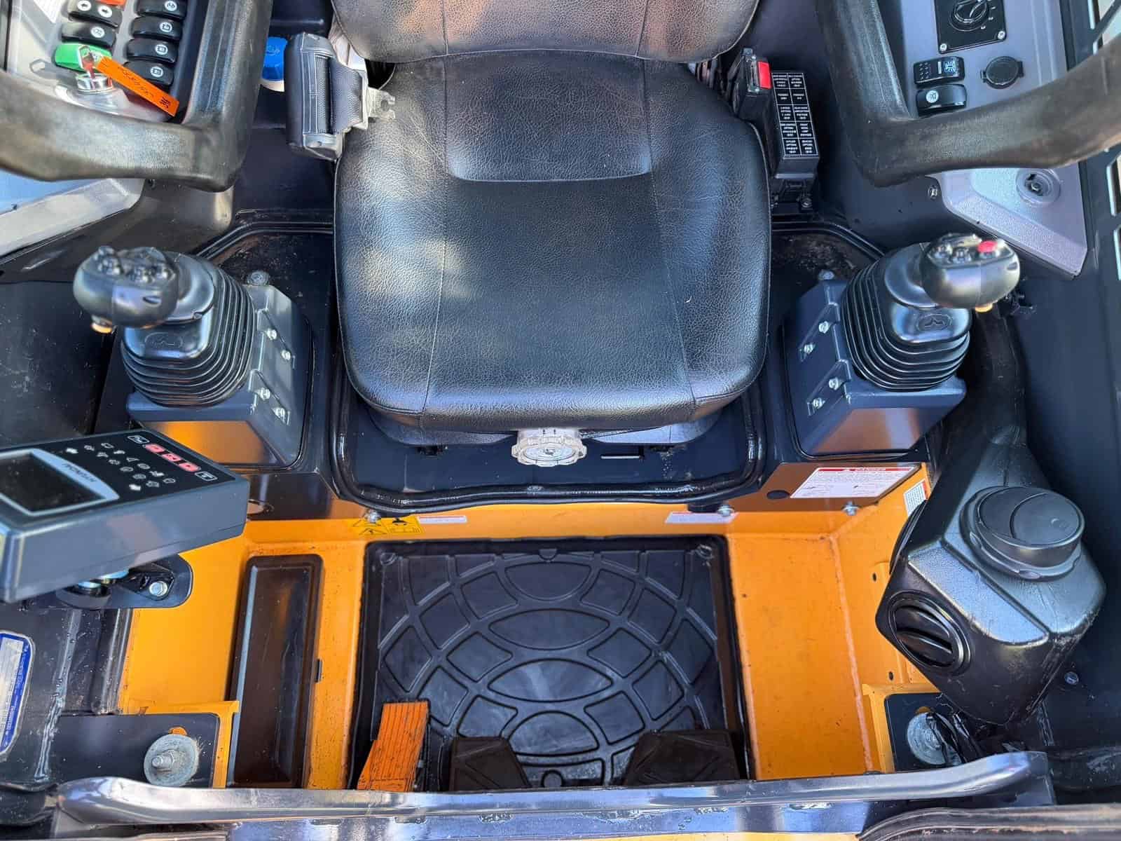 HYUNDAI HT100V SKID STEER LOADER CATERPILLAR CASE BOBCAT TEREX ASV image 7