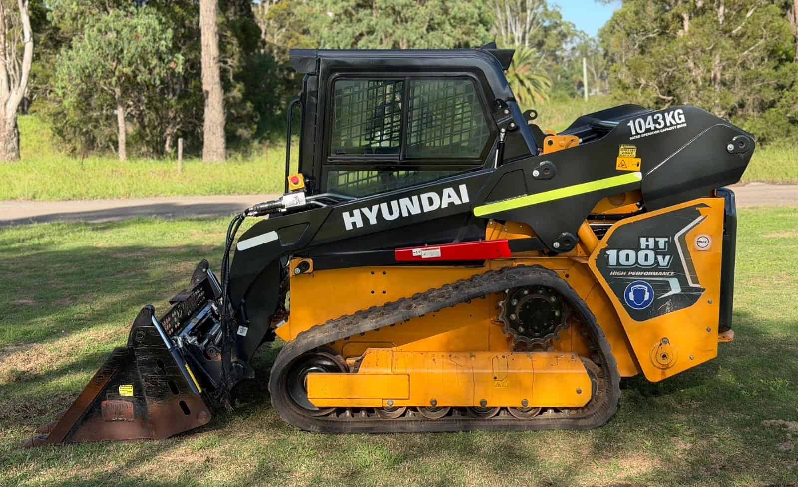HYUNDAI HT100V SKID STEER LOADER CATERPILLAR CASE BOBCAT TEREX ASV image 2