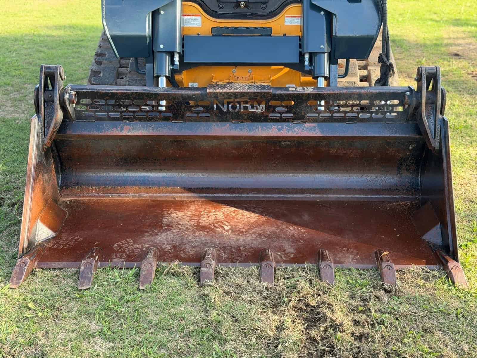 HYUNDAI HT100V SKID STEER LOADER CATERPILLAR CASE BOBCAT TEREX ASV image 16