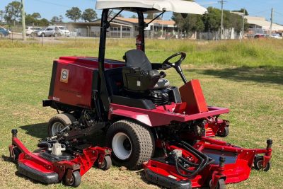 TORO GROUNDSMASTER 4000D DIESEL RIDE ON LAWN MOWER WIDE AREA COMMERCIAL OUT FRONT JOHN DEERE