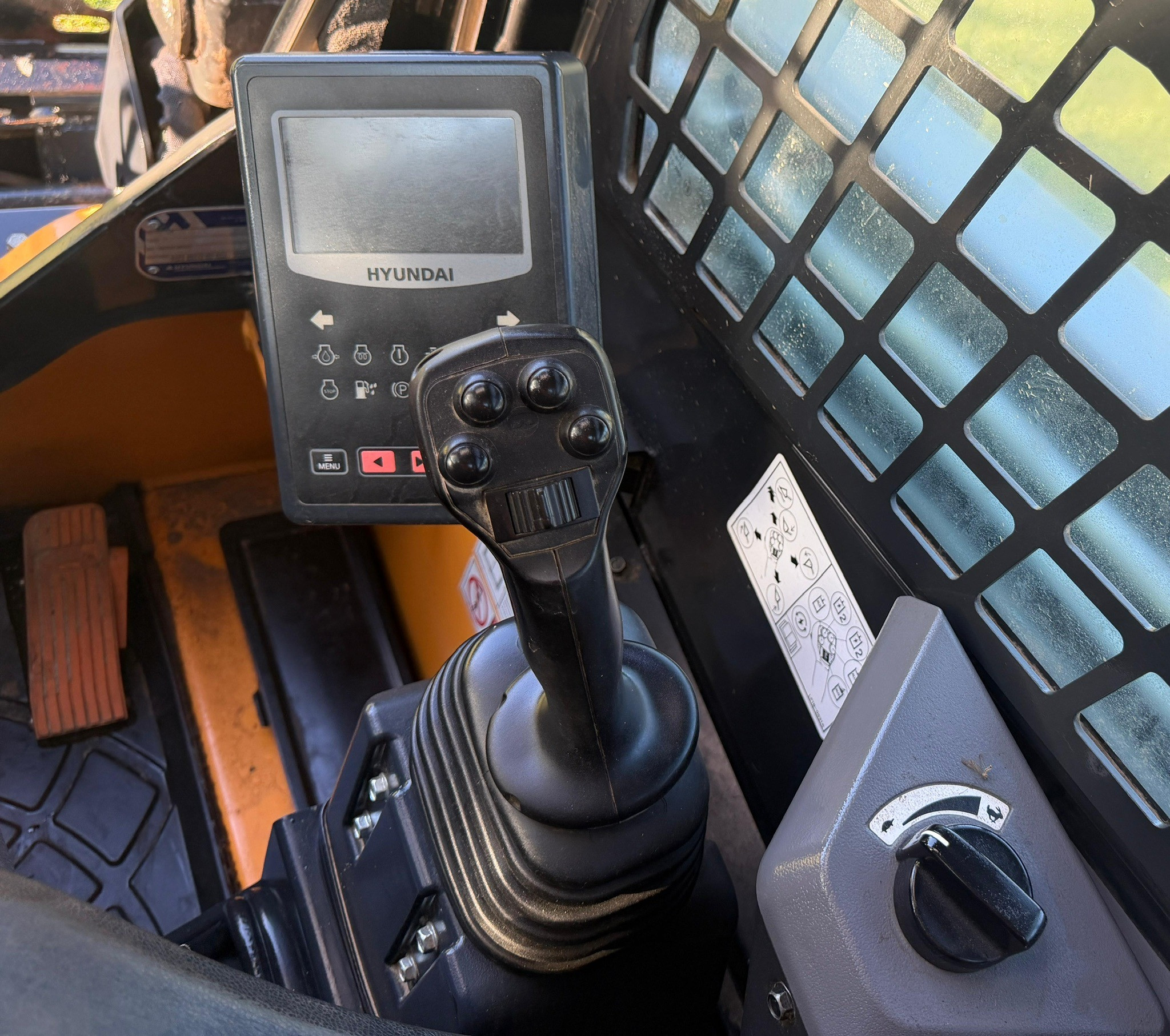 HYUNDAI HT100V SKID STEER LOADER CATERPILLAR CASE BOBCAT TEREX ASV image 10