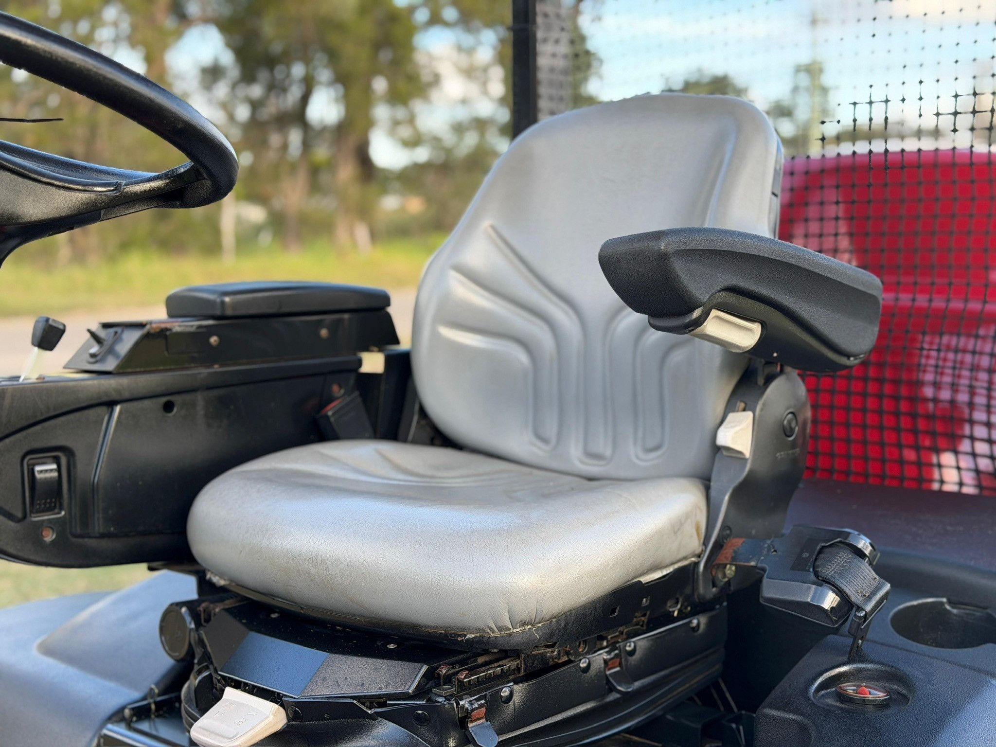 TORO GROUNDSMASTER 4500D 4WD RIDE ON COMMERCIAL DIESEL LAWN MOWER OUT FRONT ZERO TURN image 9