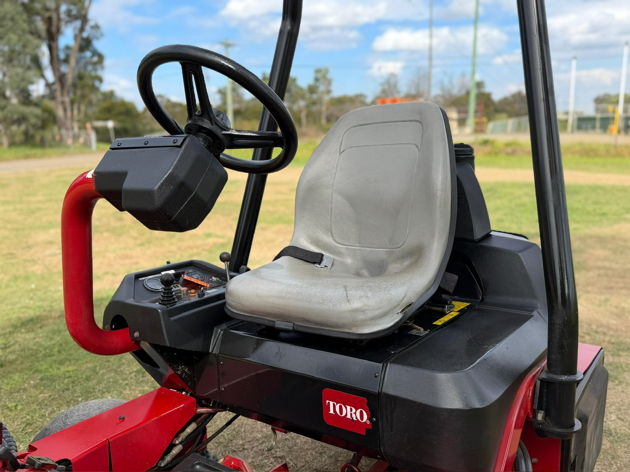 TORO GREENSMASTER 3250D DIESEL GREENS CYLINDER REEL GOF COURSE RIDE ON LAWN MOWER JOHN DEERE image 10