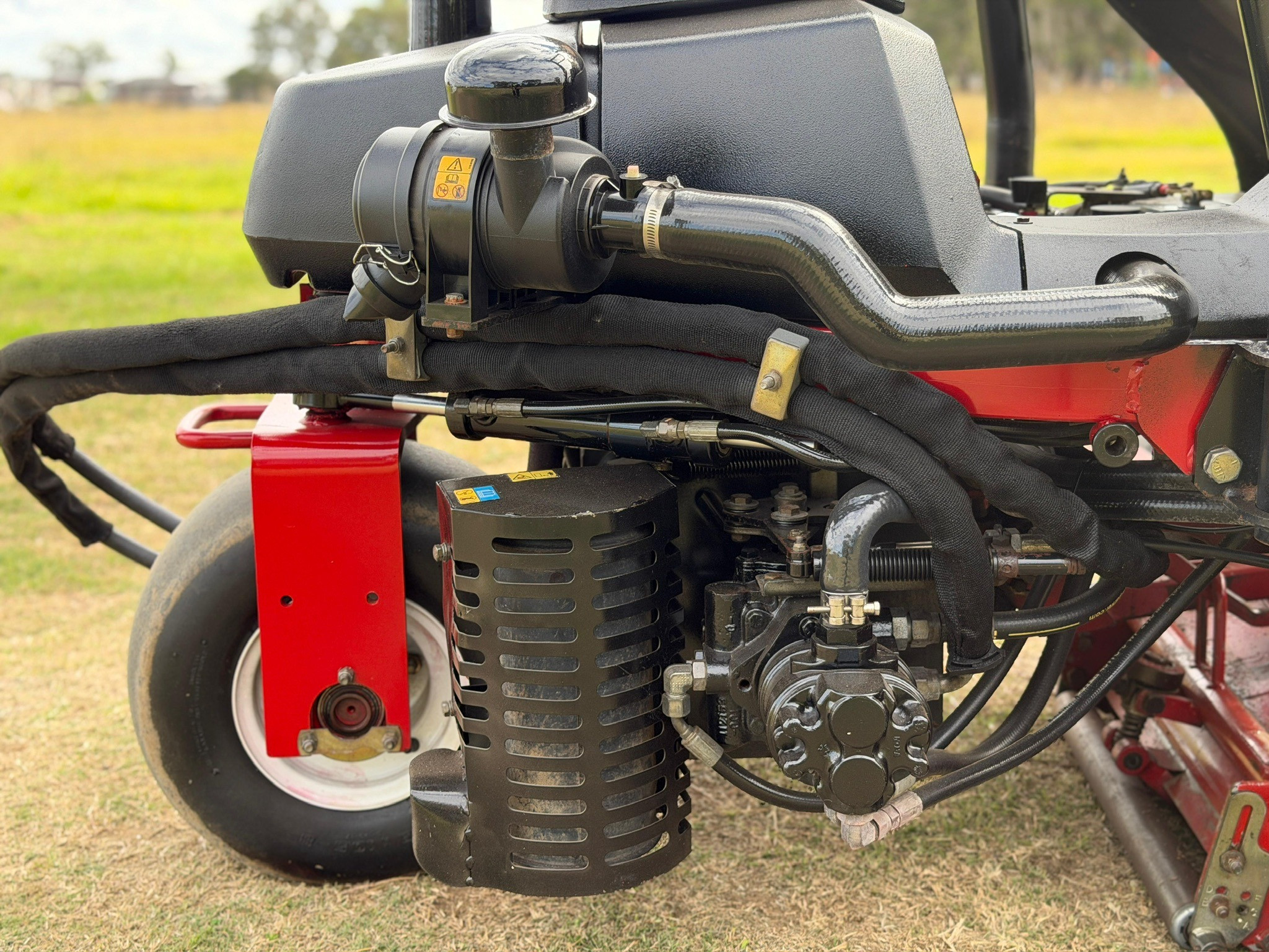 TORO GREENSMASTER 3250D DIESEL GREENS CYLINDER REEL GOF COURSE RIDE ON LAWN MOWER JOHN DEERE image 8