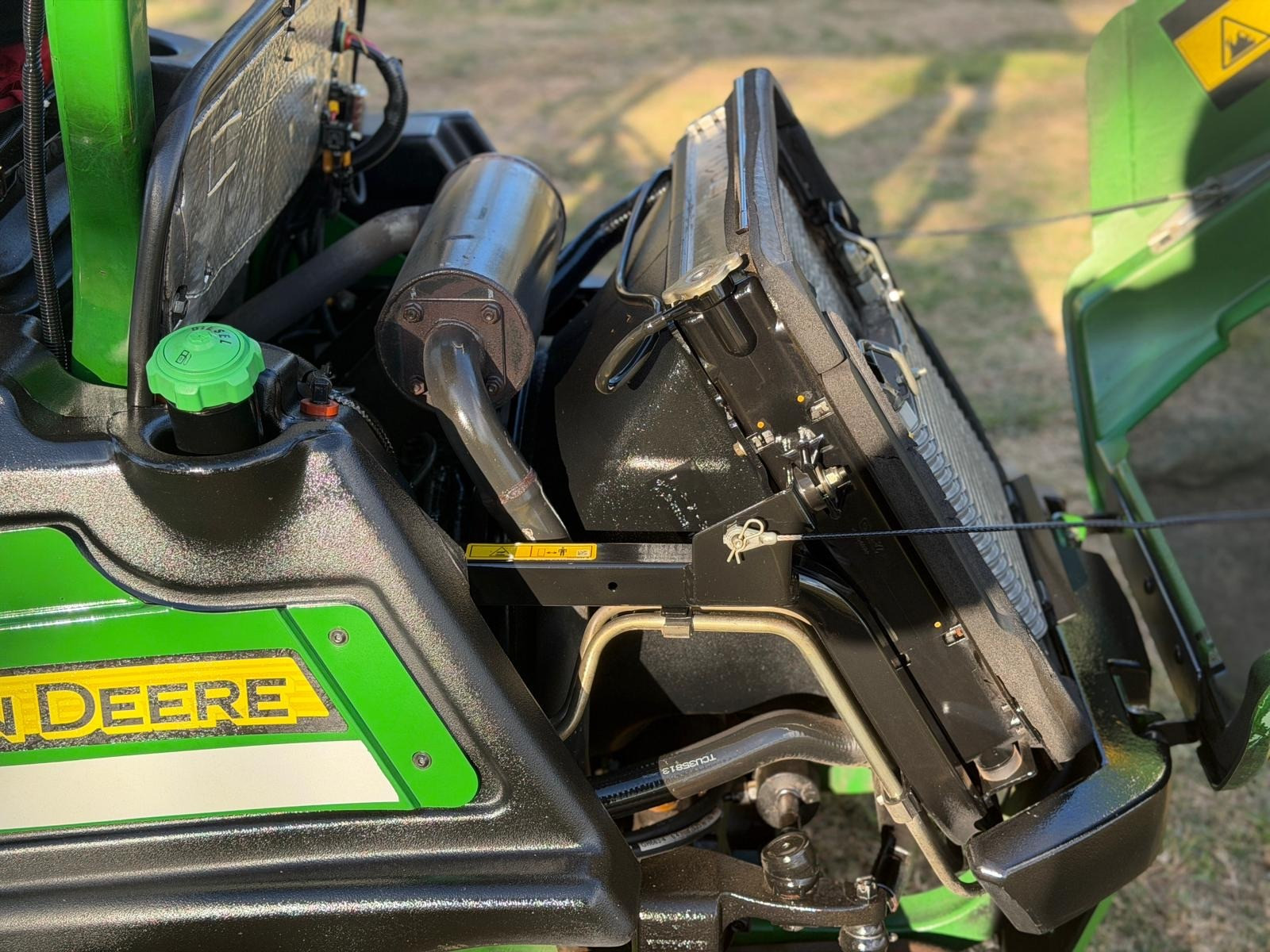 JOHN DEERE 1570 72 INCH 4WD COMMERCIAL OUT FRONT RIDE ON DIESEL LAWN MOWER KUBOTA ISEKI TORO image 6