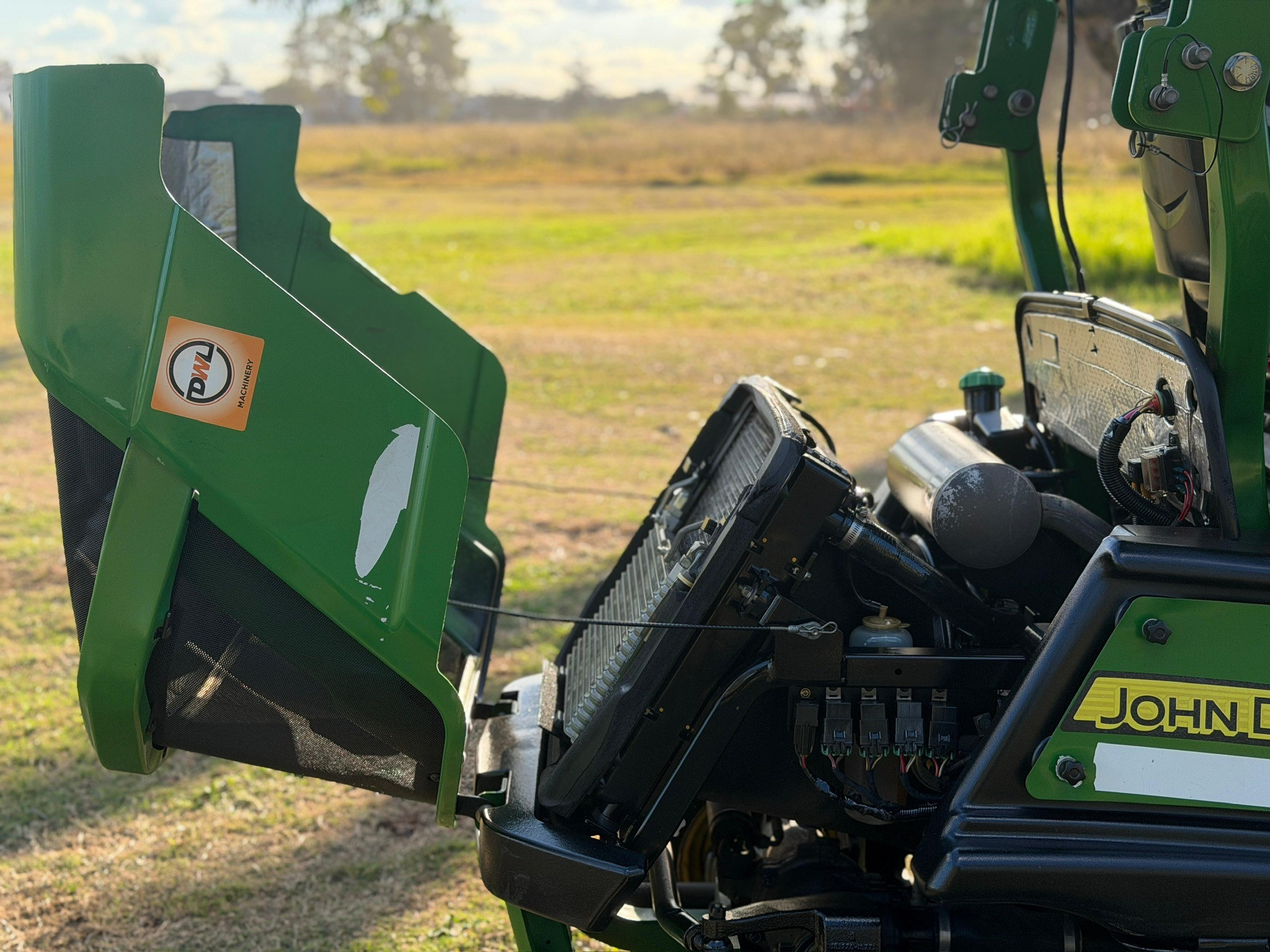 JOHN DEERE 1570 72 INCH 4WD COMMERCIAL OUT FRONT RIDE ON DIESEL LAWN MOWER KUBOTA ISEKI TORO image 16