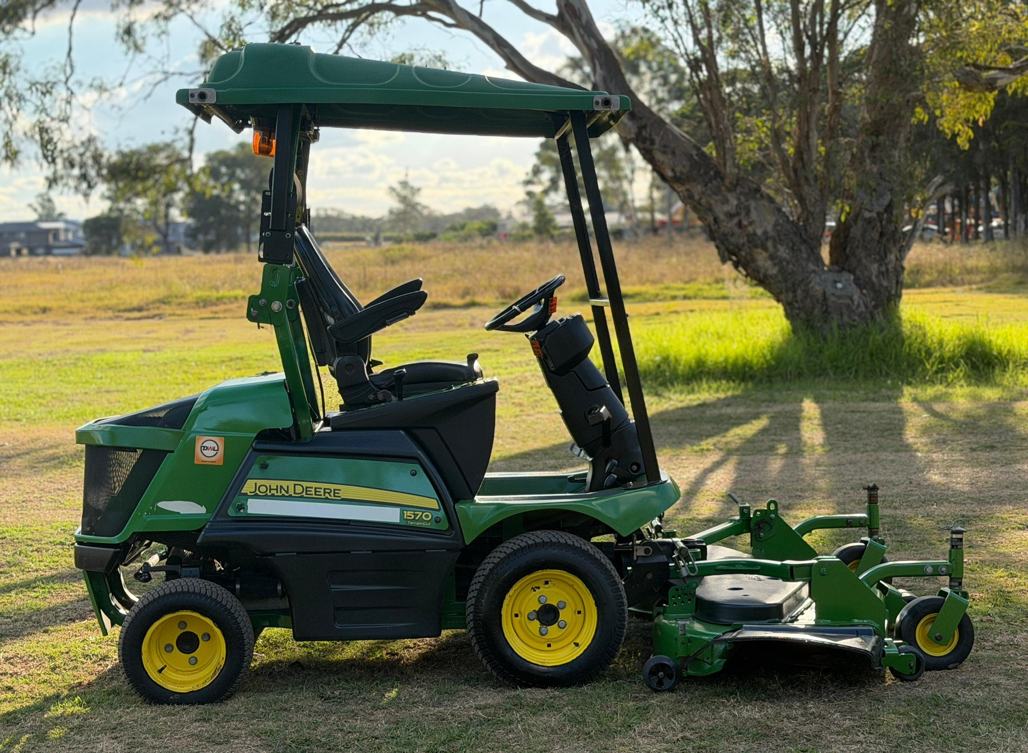 JOHN DEERE 1570 72 INCH 4WD COMMERCIAL OUT FRONT RIDE ON DIESEL LAWN MOWER KUBOTA ISEKI TORO image 5