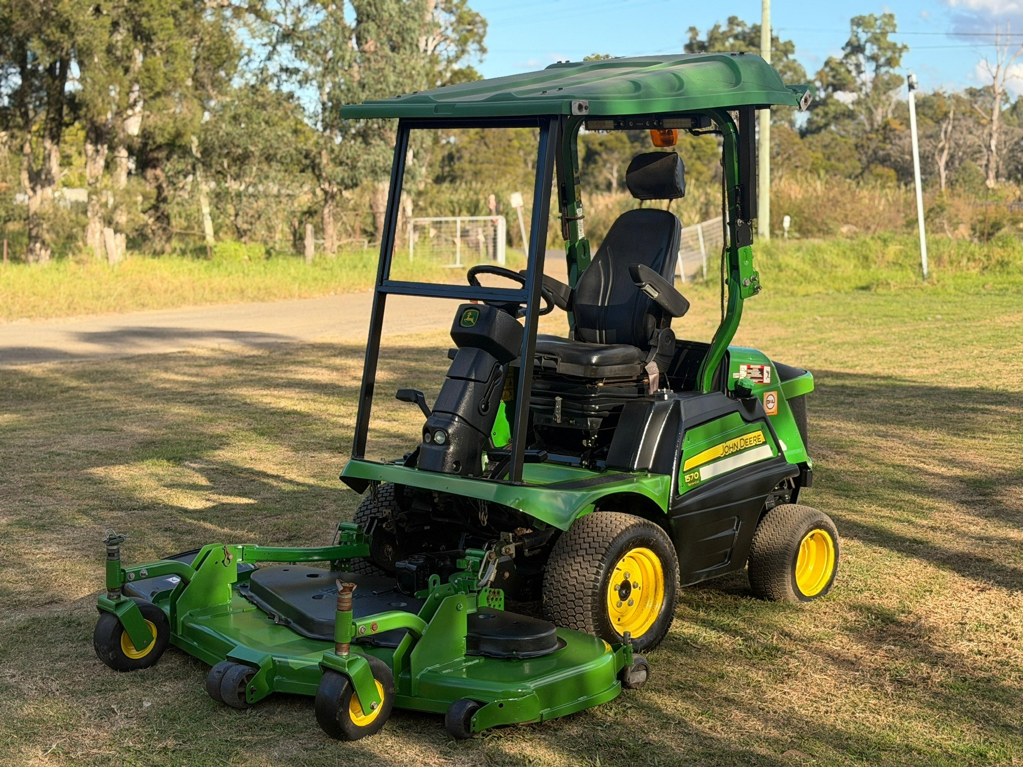 JOHN DEERE 1570 72 INCH 4WD COMMERCIAL OUT FRONT RIDE ON DIESEL LAWN MOWER KUBOTA ISEKI TORO image 2