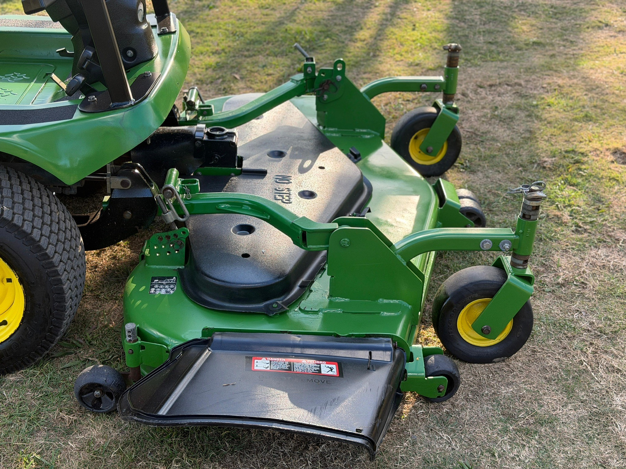 JOHN DEERE 1570 72 INCH 4WD COMMERCIAL OUT FRONT RIDE ON DIESEL LAWN MOWER KUBOTA ISEKI TORO image 10