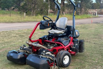 TORO GREENSMASTER 3300 TRIFLEX GREENS CYLINDER REEL GOLF COURSE RIDE ON LAWN MOWER JOHN DEERE