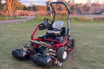 TORO GREENSMASTER 3300 TRIFLEX GREENS CYLINDER REEL GOLF COURSE RIDE ON LAWN MOWER JOHN DEERE