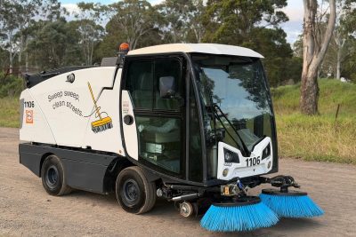 MACDONALD JOHNSTON CN201 ROAD STREET FACTORY CAR PARK DIESEL SWEEPER VACCUM GREEN GREEN MACHINE