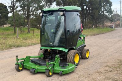 JOHN DEERE 1575 72 INCH A/C CAB 4WD COMMERCIAL OUT FRONT RIDE ON DIESEL LAWN MOWER KUBOTA ISEKI TORO