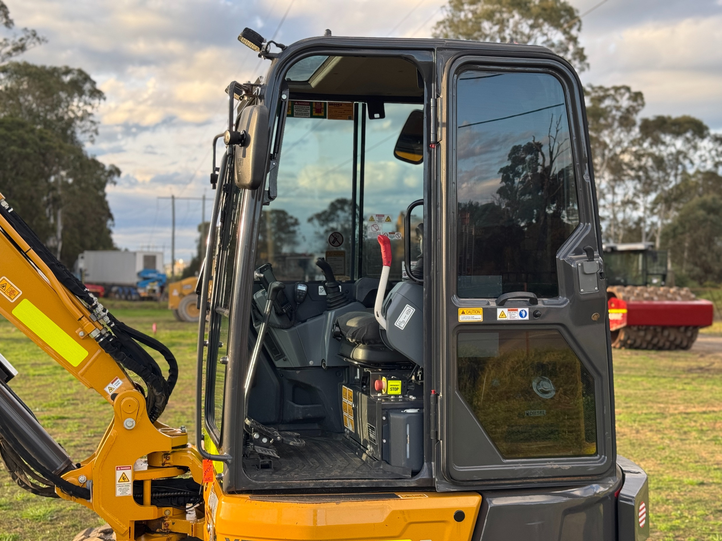 2024 XCMG XE55U 5.7T EXCAVATOR BOBCAT LOADER KUBOTA CATERPILLAR HITACHI KOMATSU XCMG CASE image 17
