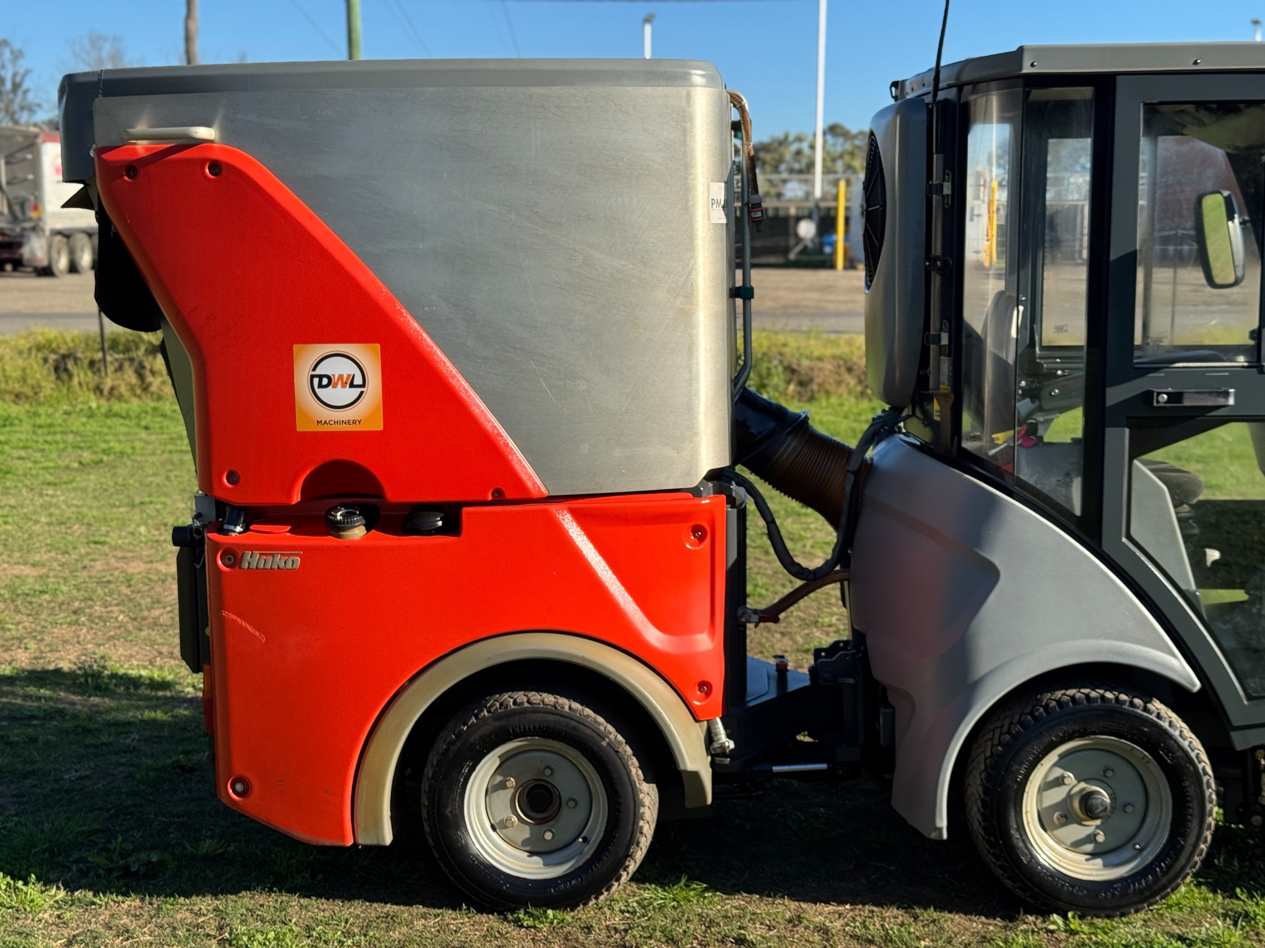 HAKO CITYMASTER 600 INDUSTRIAL STREET CAR PARK VACCUM SWEEPER MACDONALD JOHNSTON GREEN MACHINE image 15