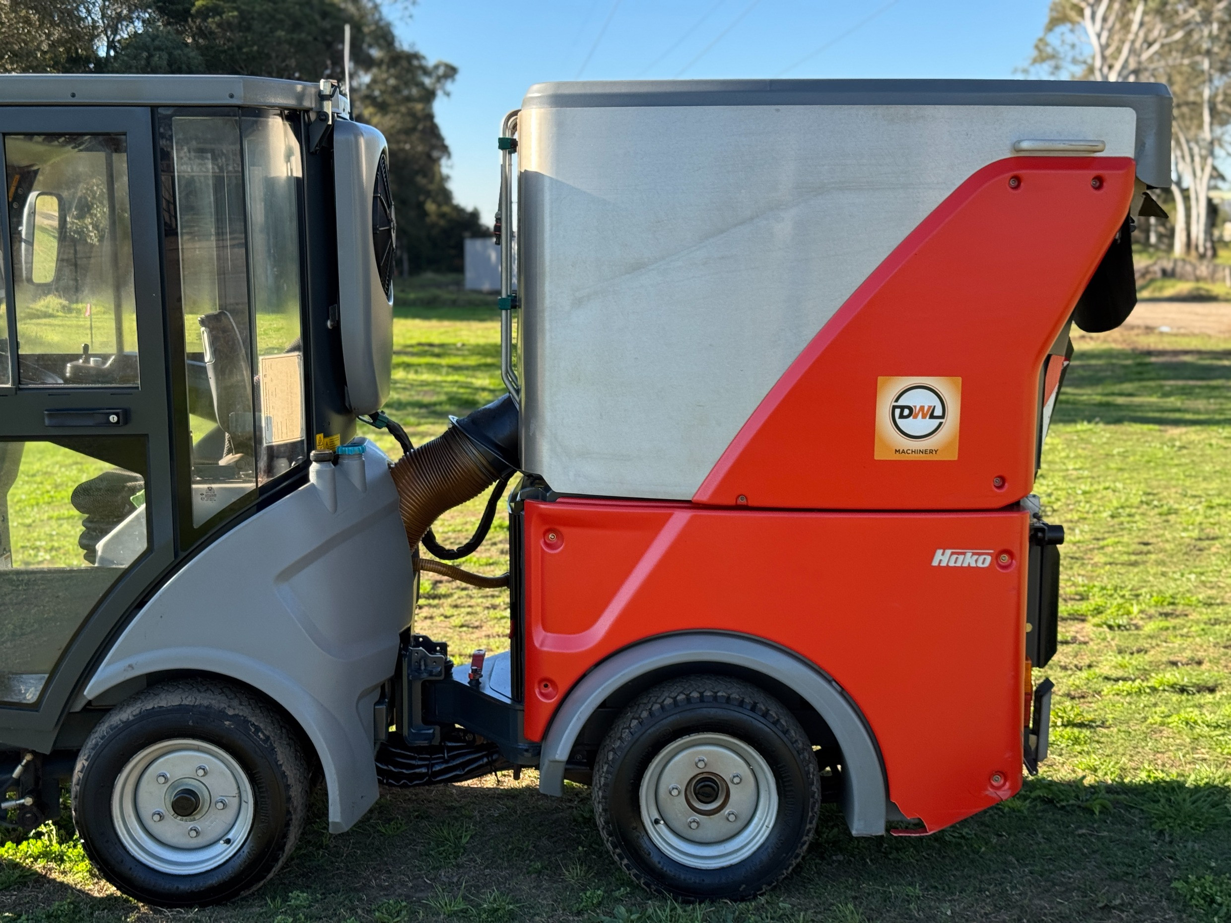 HAKO CITYMASTER 600 INDUSTRIAL STREET CAR PARK VACCUM SWEEPER MACDONALD JOHNSTON GREEN MACHINE image 16