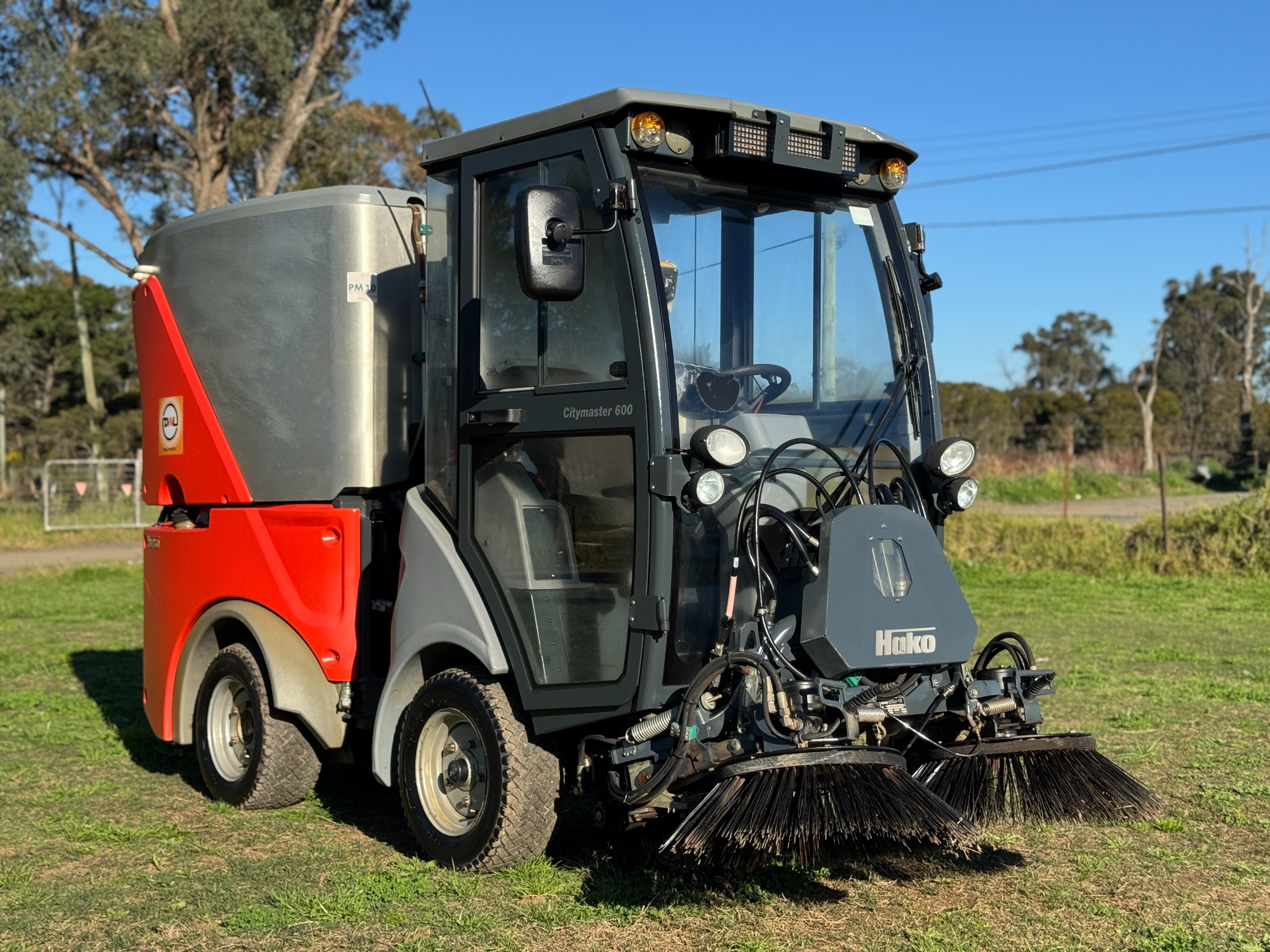 HAKO CITYMASTER 600 INDUSTRIAL STREET CAR PARK VACCUM SWEEPER MACDONALD JOHNSTON GREEN MACHINE image 8
