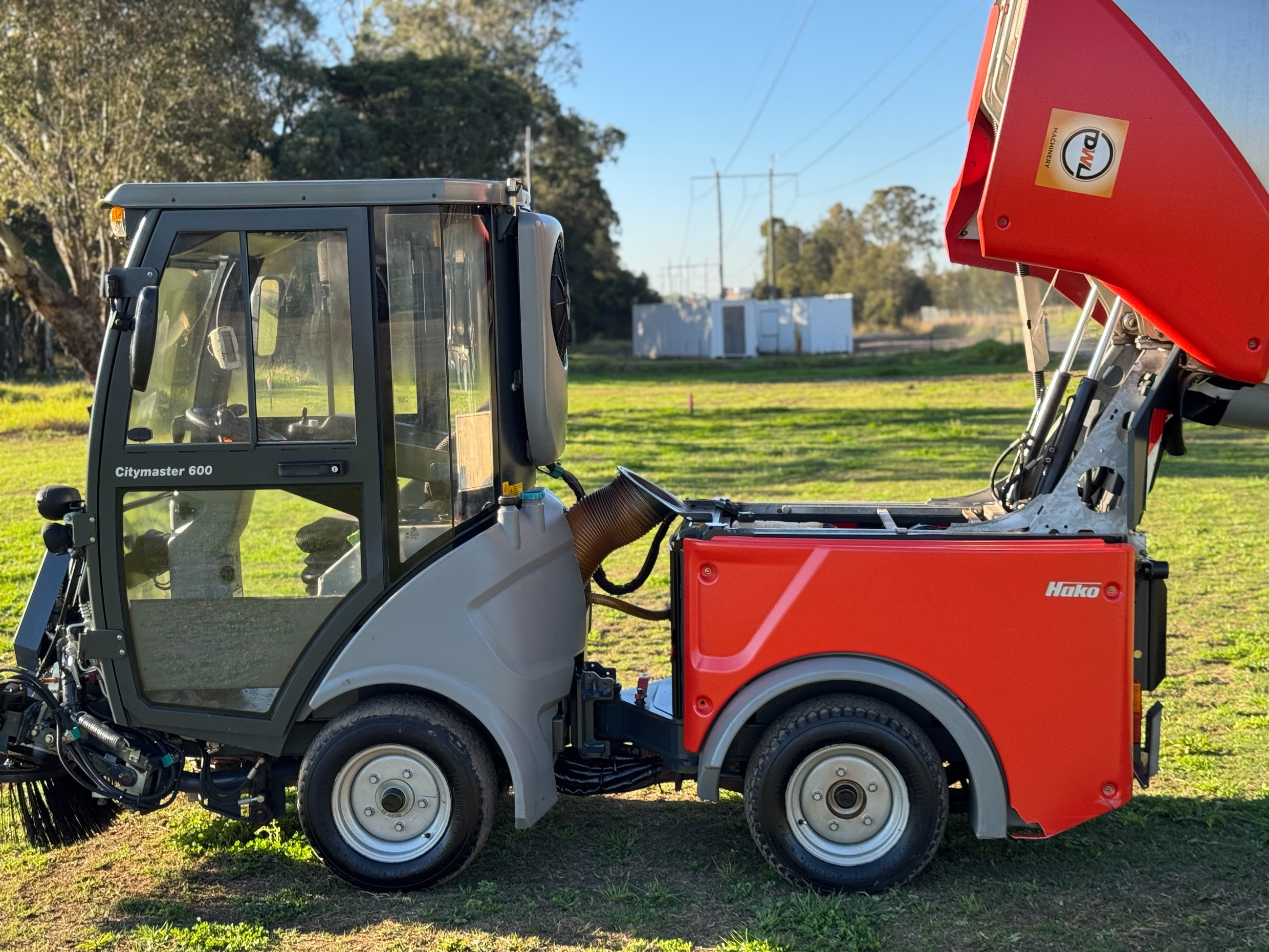 HAKO CITYMASTER 600 INDUSTRIAL STREET CAR PARK VACCUM SWEEPER MACDONALD JOHNSTON GREEN MACHINE image 7