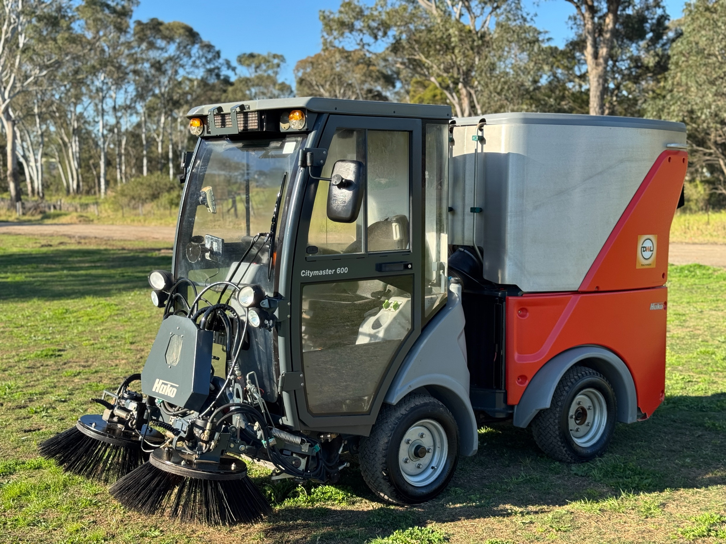 HAKO CITYMASTER 600 INDUSTRIAL STREET CAR PARK VACCUM SWEEPER MACDONALD JOHNSTON GREEN MACHINE image 22