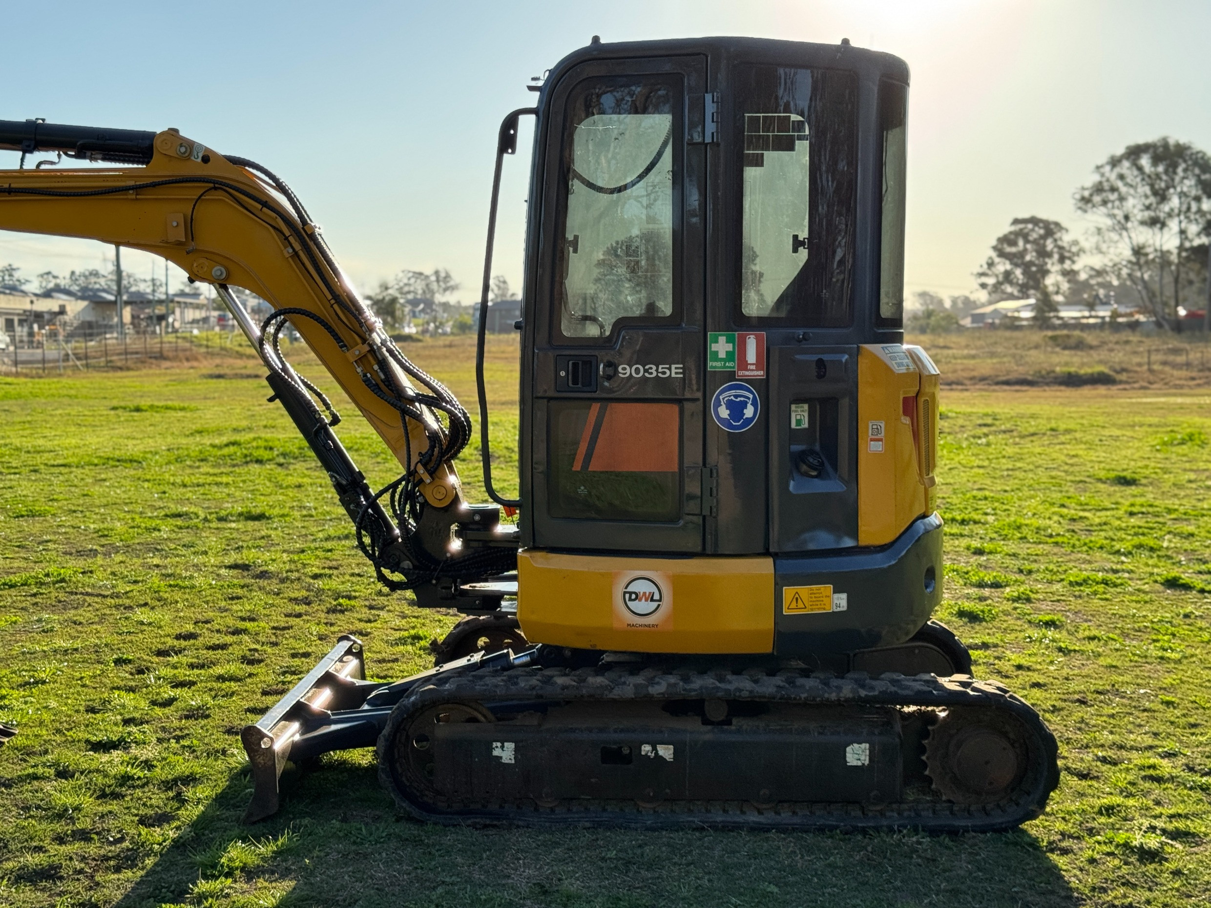 LIUGONG CLG9035E 4T EXCAVATOR LOADER KOBELCO CASE KOMATSU CAT KUBOTA image 14