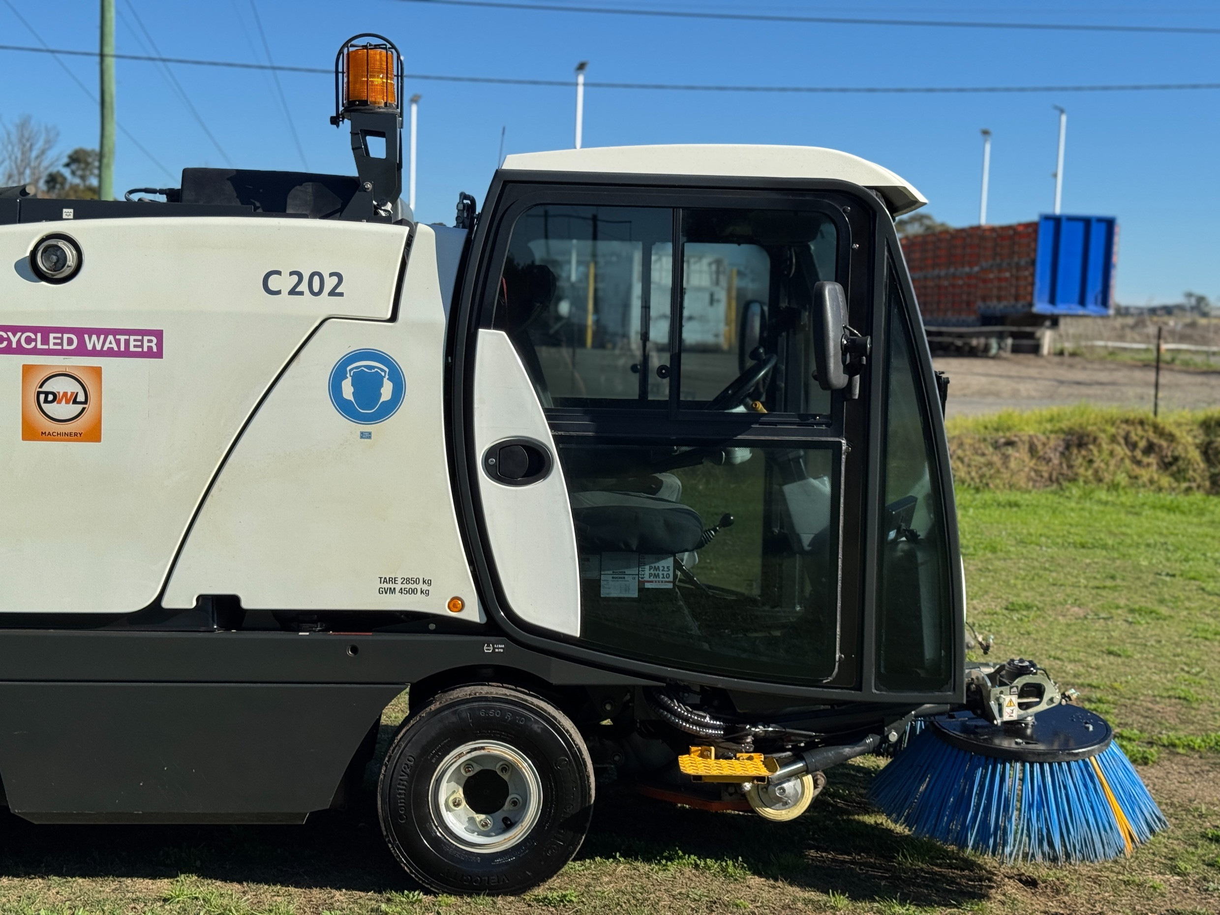 MACDONALD JOHNSTON CN202 ROAD STREET FACTORY CAR PARK DIESEL SWEEPER VACCUM GREEN GREEN MACHINE image 18
