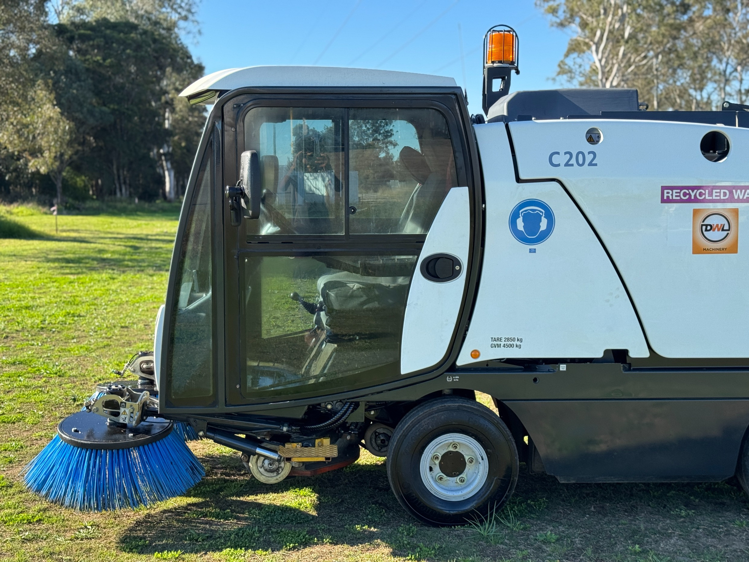 MACDONALD JOHNSTON CN202 ROAD STREET FACTORY CAR PARK DIESEL SWEEPER VACCUM GREEN GREEN MACHINE image 21