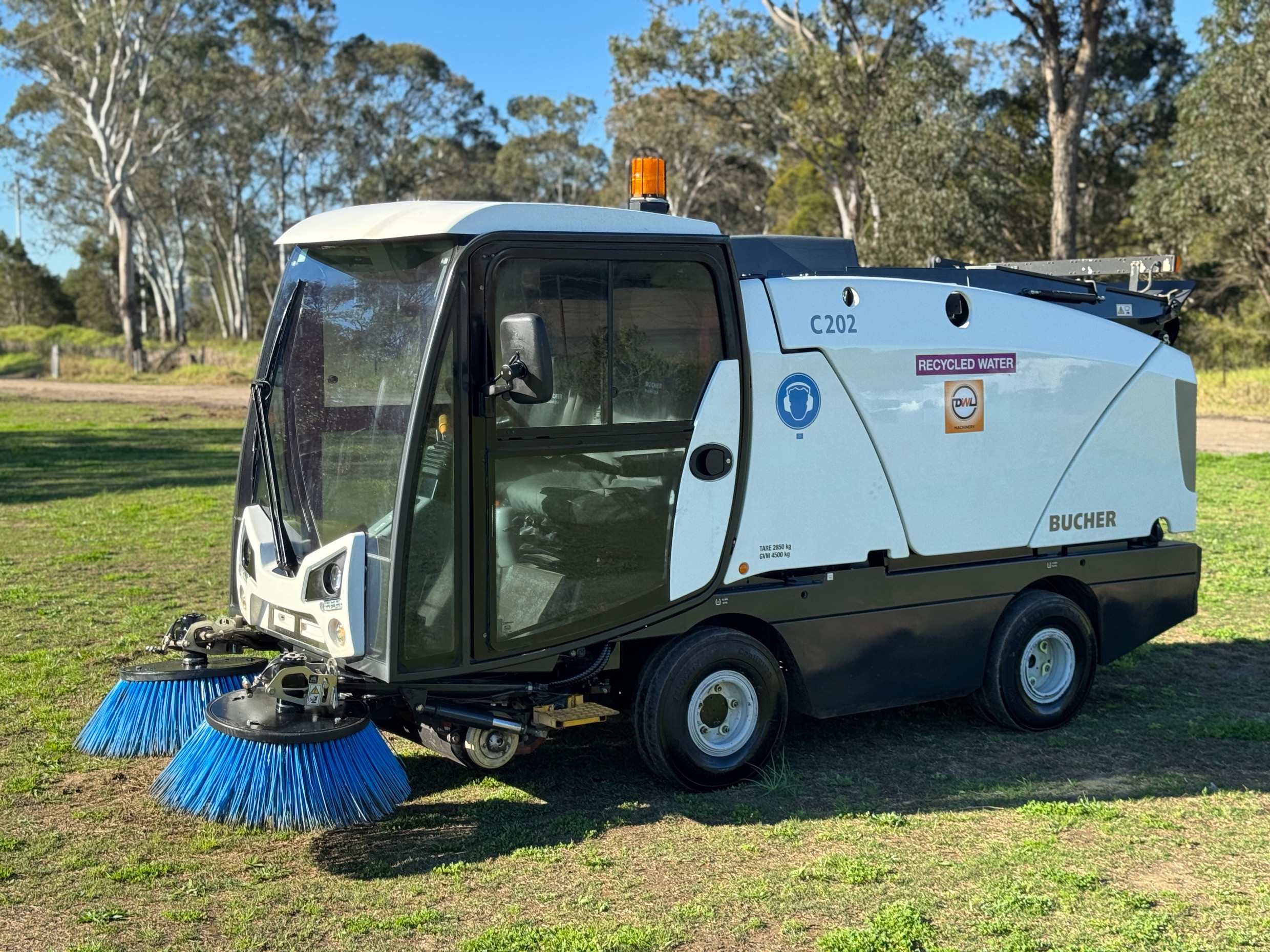 MACDONALD JOHNSTON CN202 ROAD STREET FACTORY CAR PARK DIESEL SWEEPER VACCUM GREEN GREEN MACHINE image 23