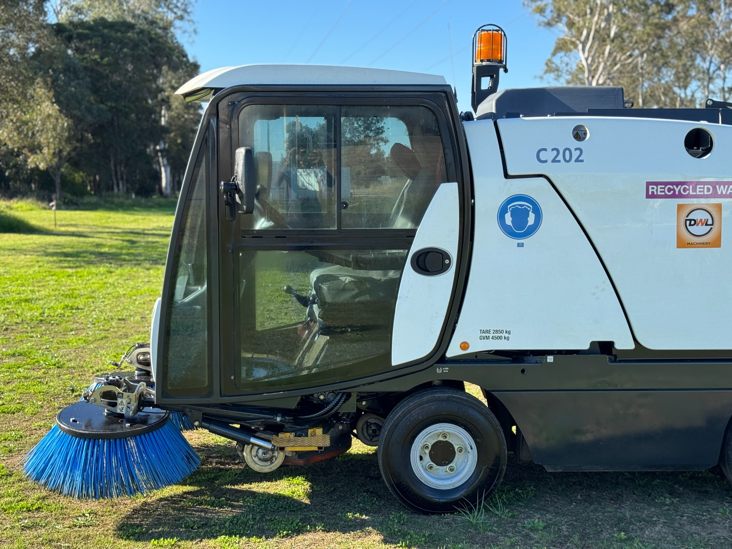 2023 BUCHER CN202 ROAD STREET FACTORY CAR PARK DIESEL SWEEPER VACCUM GREEN GREEN MACHINE image 21