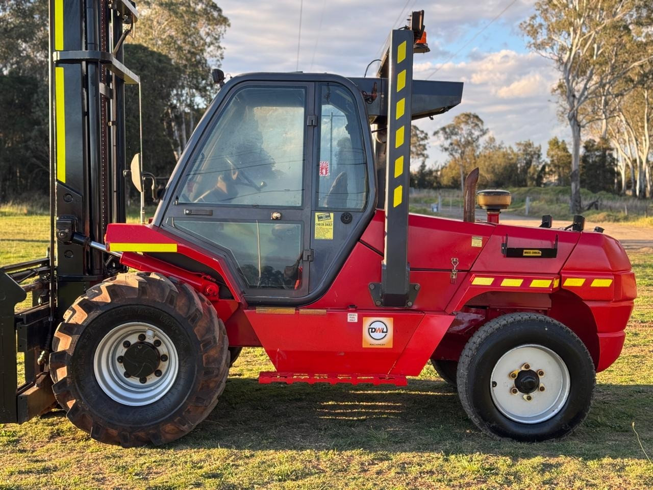 MANITOU M-X70 DIESEL ROUGH ALL TERRAIN 4WD FORKLIFT MATERIAL HANDLER image 18