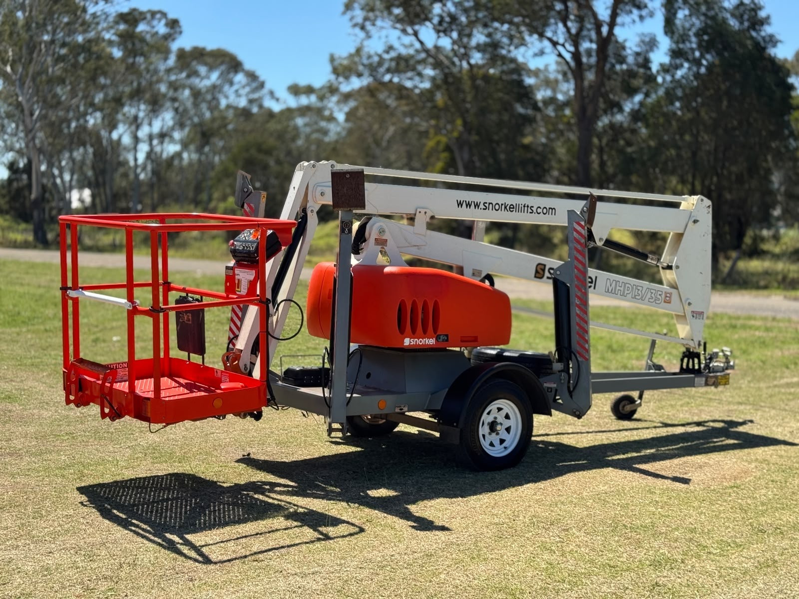 SNORKEL MHP 13/35 V308 41FT 12.6M TRAILER MOUNTED BOOM LIFT ELEVATED WORK PLATFORM EWP JLG GENIE image 3