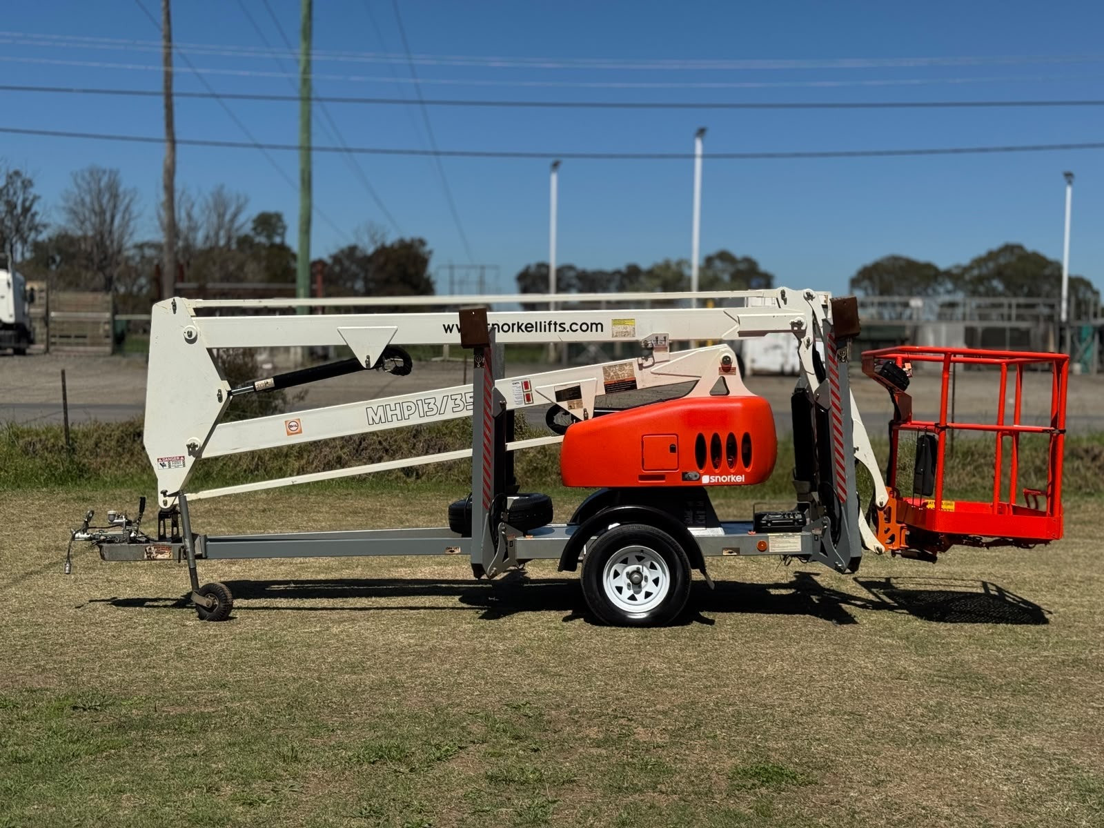SNORKEL MHP 13/35 V308 41FT 12.6M TRAILER MOUNTED BOOM LIFT ELEVATED WORK PLATFORM EWP JLG GENIE image 2