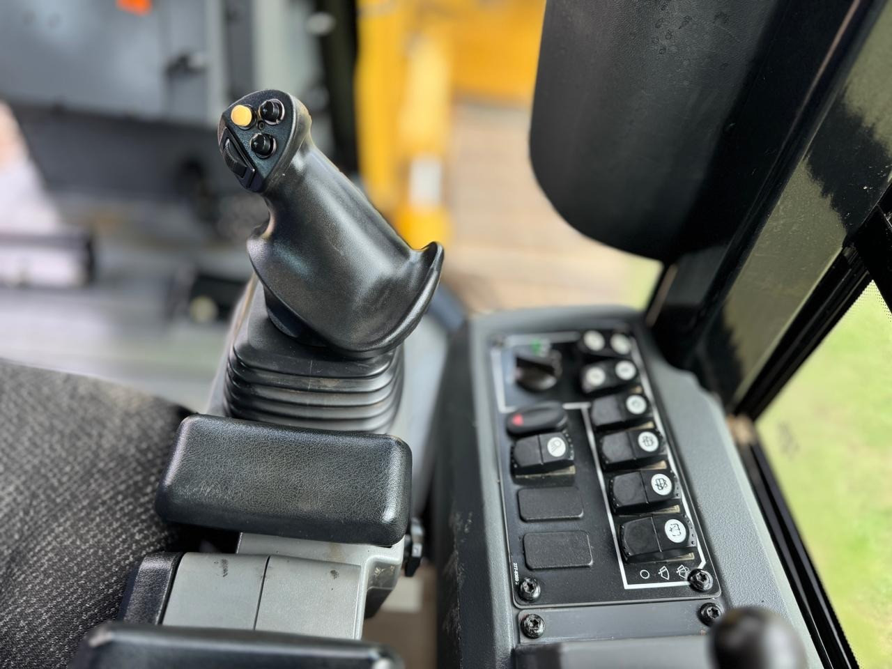 CATERPILLAR D6K XL DOZER WITH SWEEPS SCREENS AND RIPPERS KOMATSU JOHN DEERE image 14