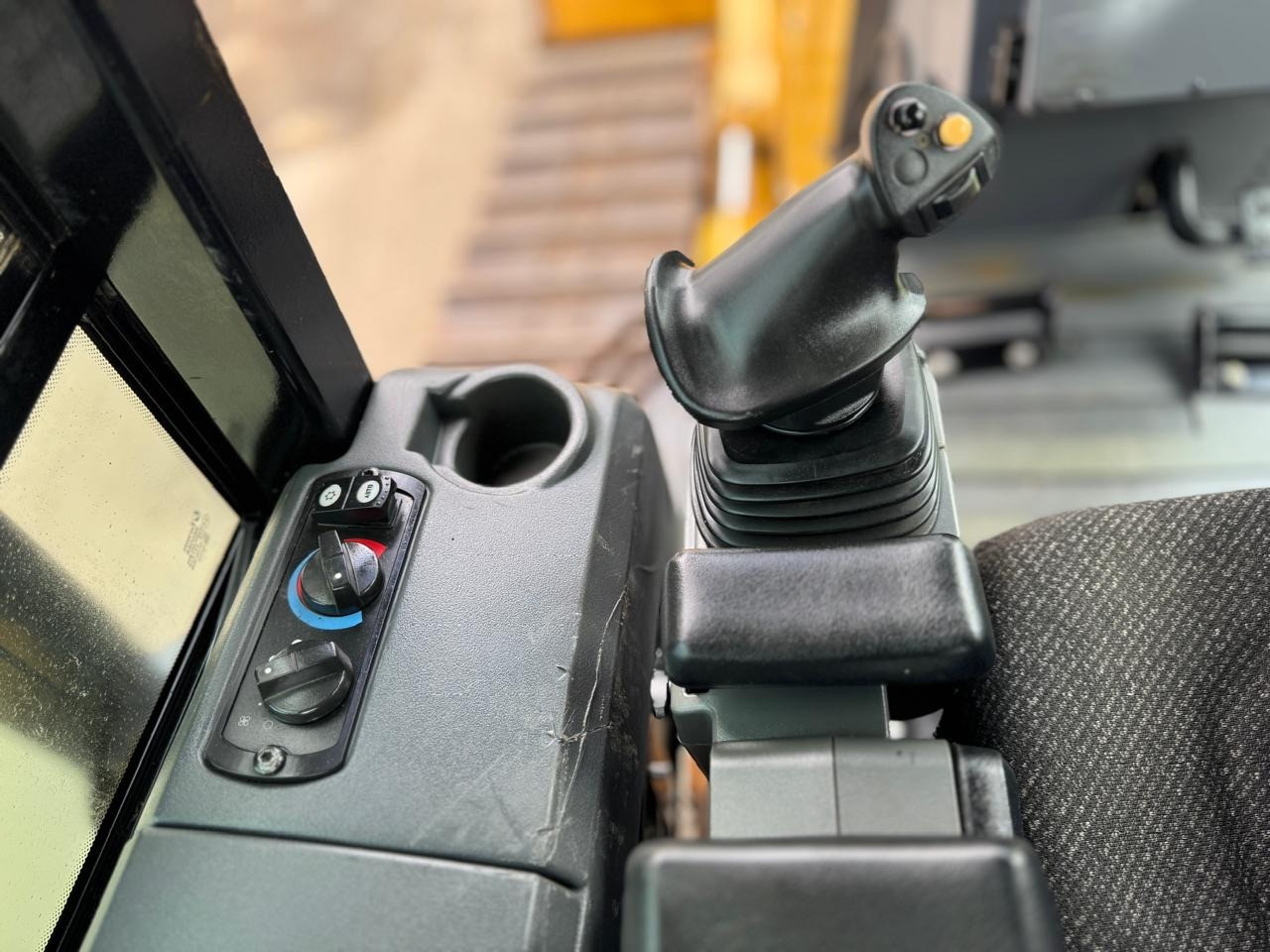 CATERPILLAR D6K XL DOZER WITH SWEEPS SCREENS AND RIPPERS KOMATSU JOHN DEERE image 17