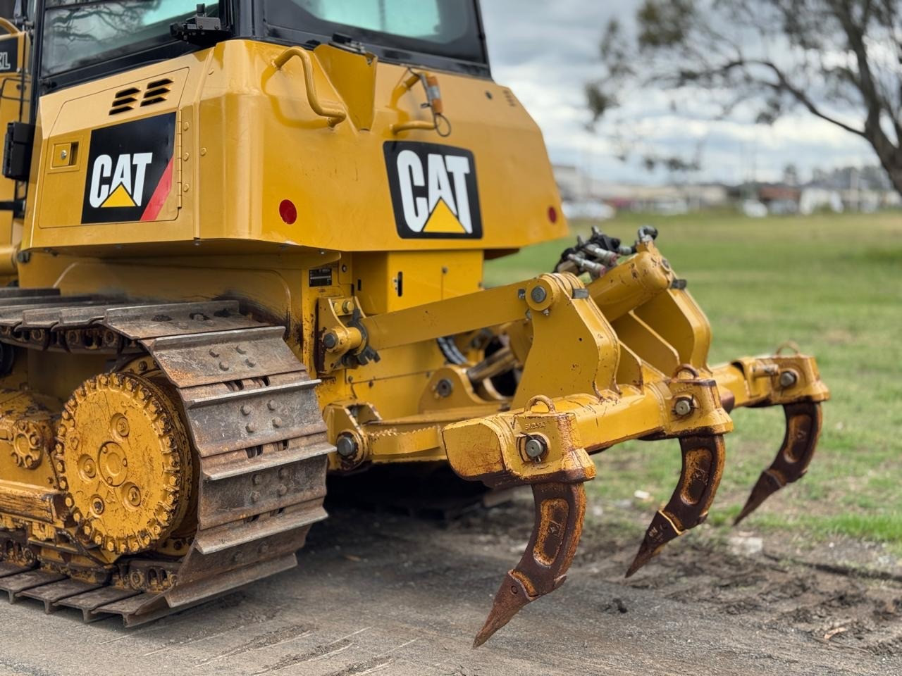 CATERPILLAR D6K XL DOZER WITH SWEEPS SCREENS AND RIPPERS KOMATSU JOHN DEERE image 26