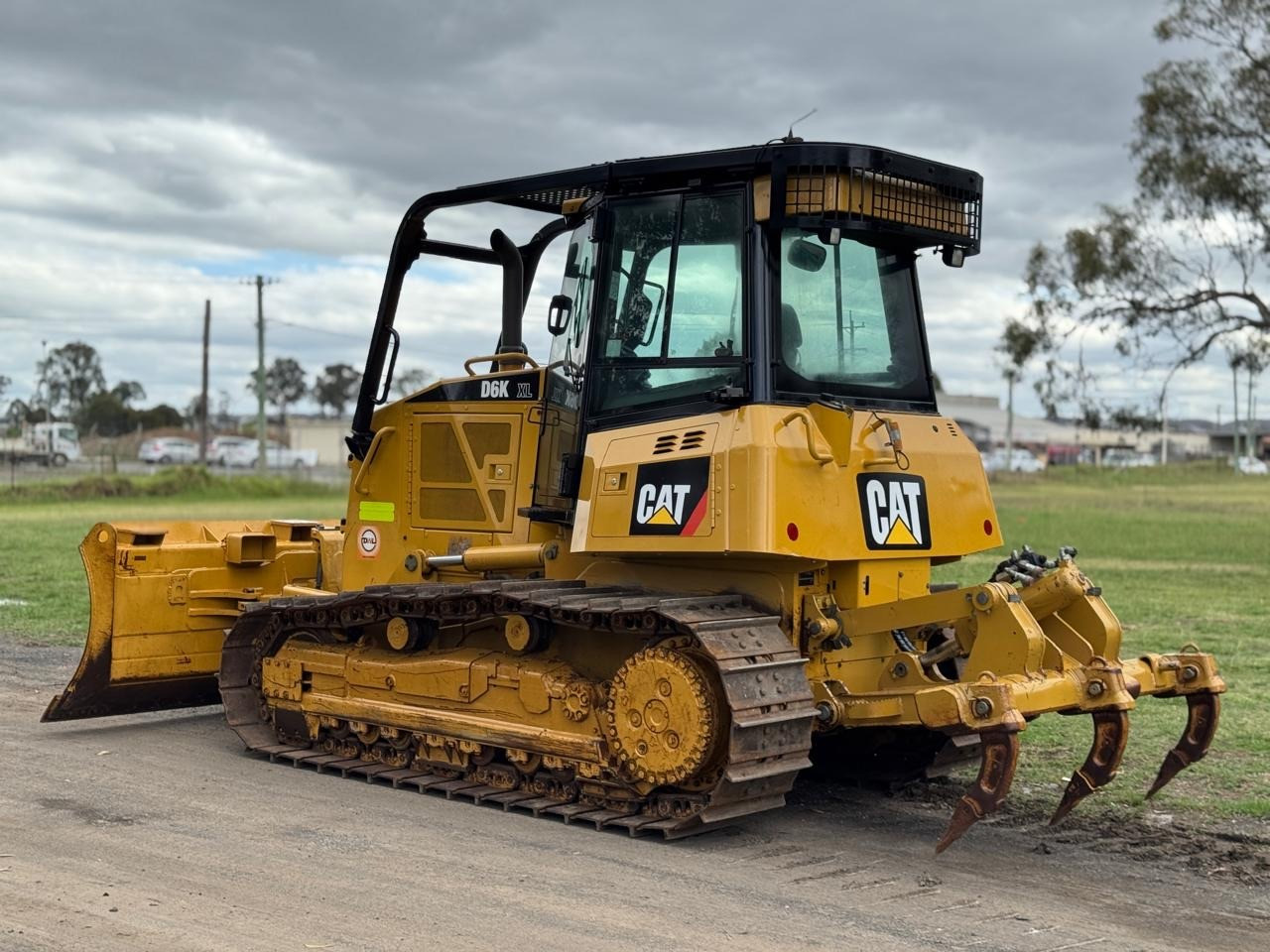 CATERPILLAR D6K XL DOZER WITH SWEEPS SCREENS AND RIPPERS KOMATSU JOHN DEERE image 4