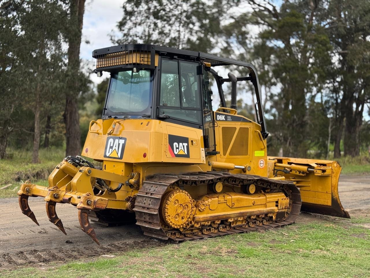 CATERPILLAR D6K XL DOZER WITH SWEEPS SCREENS AND RIPPERS KOMATSU JOHN DEERE image 3