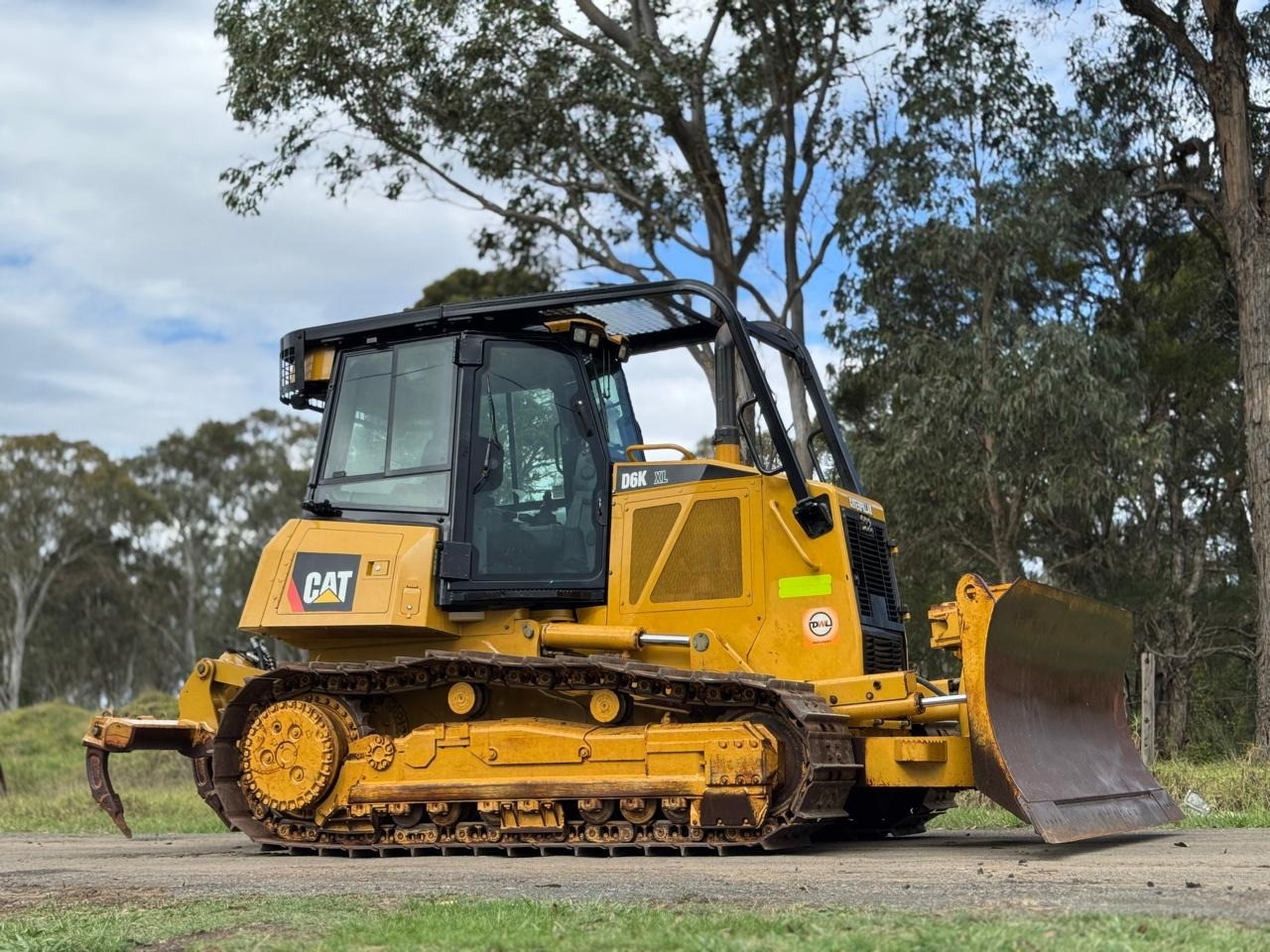 CATERPILLAR D6K XL DOZER WITH SWEEPS SCREENS AND RIPPERS KOMATSU JOHN DEERE image 2