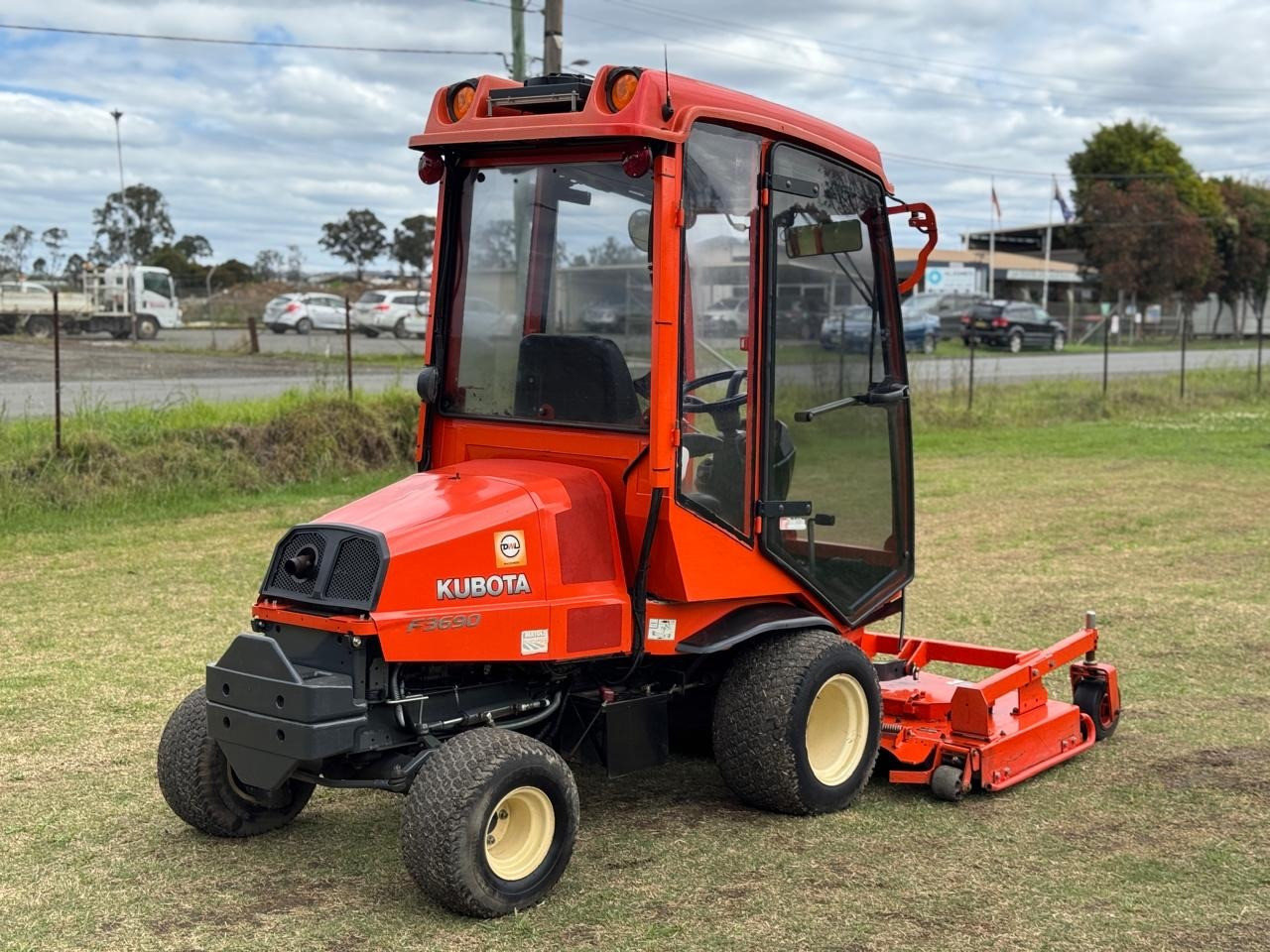 KUBOTA F3690 72 INCH DIESEL OUT FRONT DECK RIDE ON LAWN MOWER TORO JOHN DEERE image 3