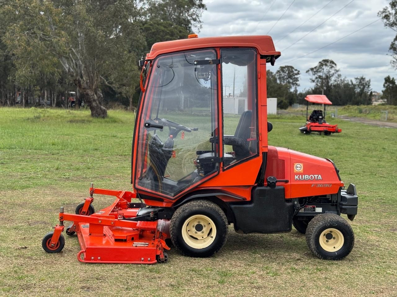 KUBOTA F3690 72 INCH DIESEL OUT FRONT DECK RIDE ON LAWN MOWER TORO JOHN DEERE image 5
