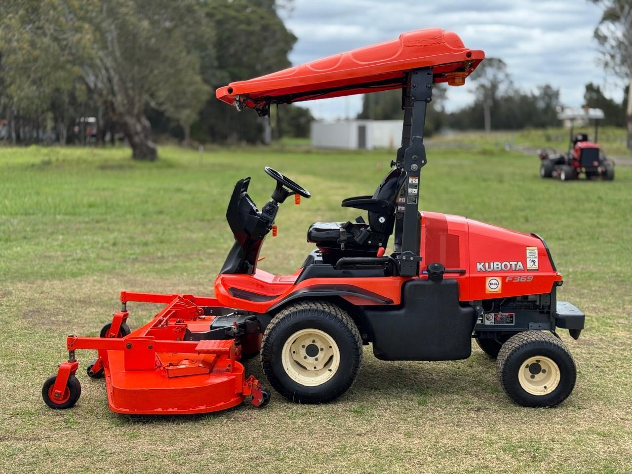 KUBOTA F3690 72 INCH DIESEL OUT FRONT DECK RIDE ON LAWN MOWER TORO JOHN DEERE image 5