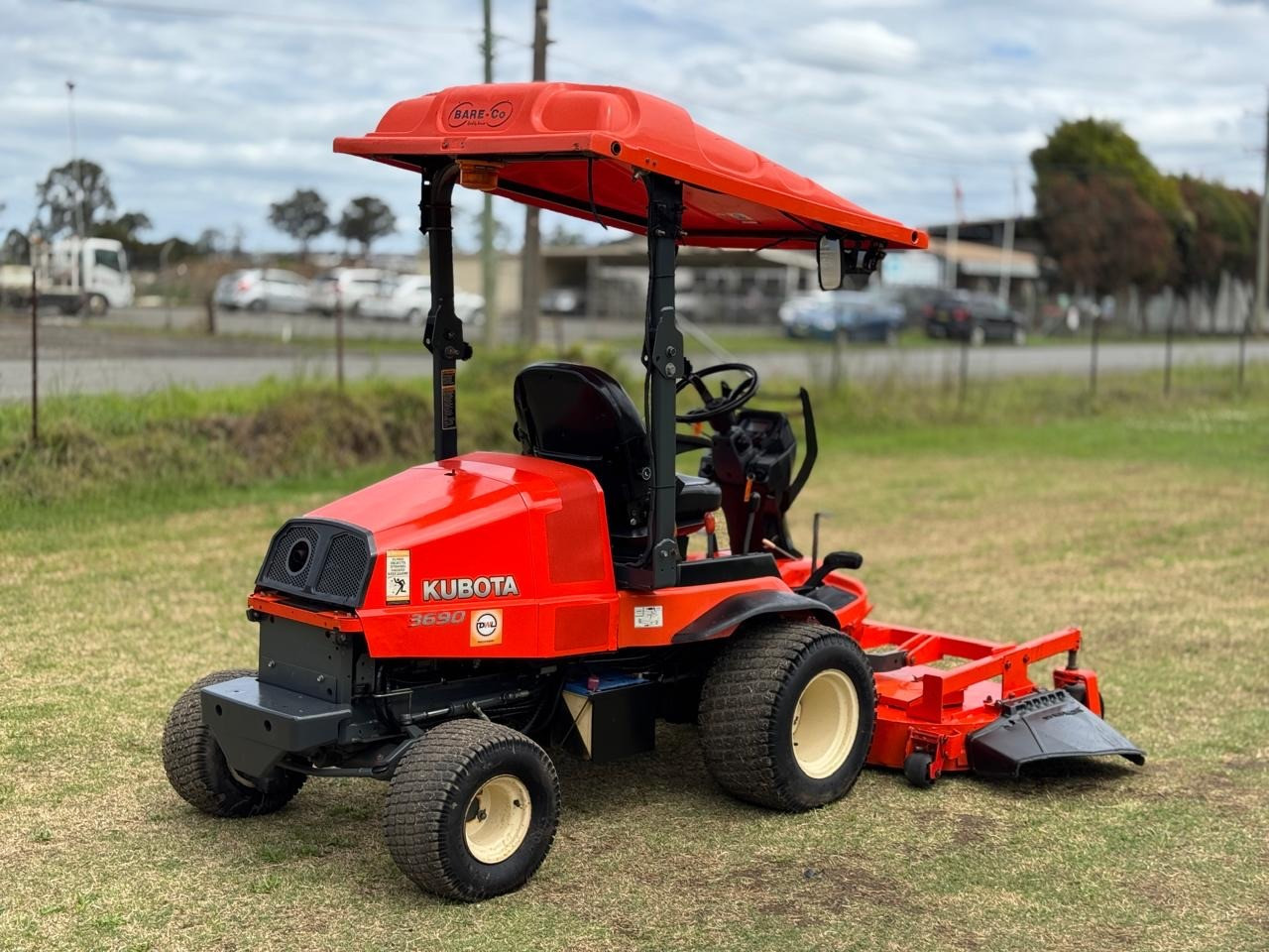 KUBOTA F3690 72 INCH DIESEL OUT FRONT DECK RIDE ON LAWN MOWER TORO JOHN DEERE image 3