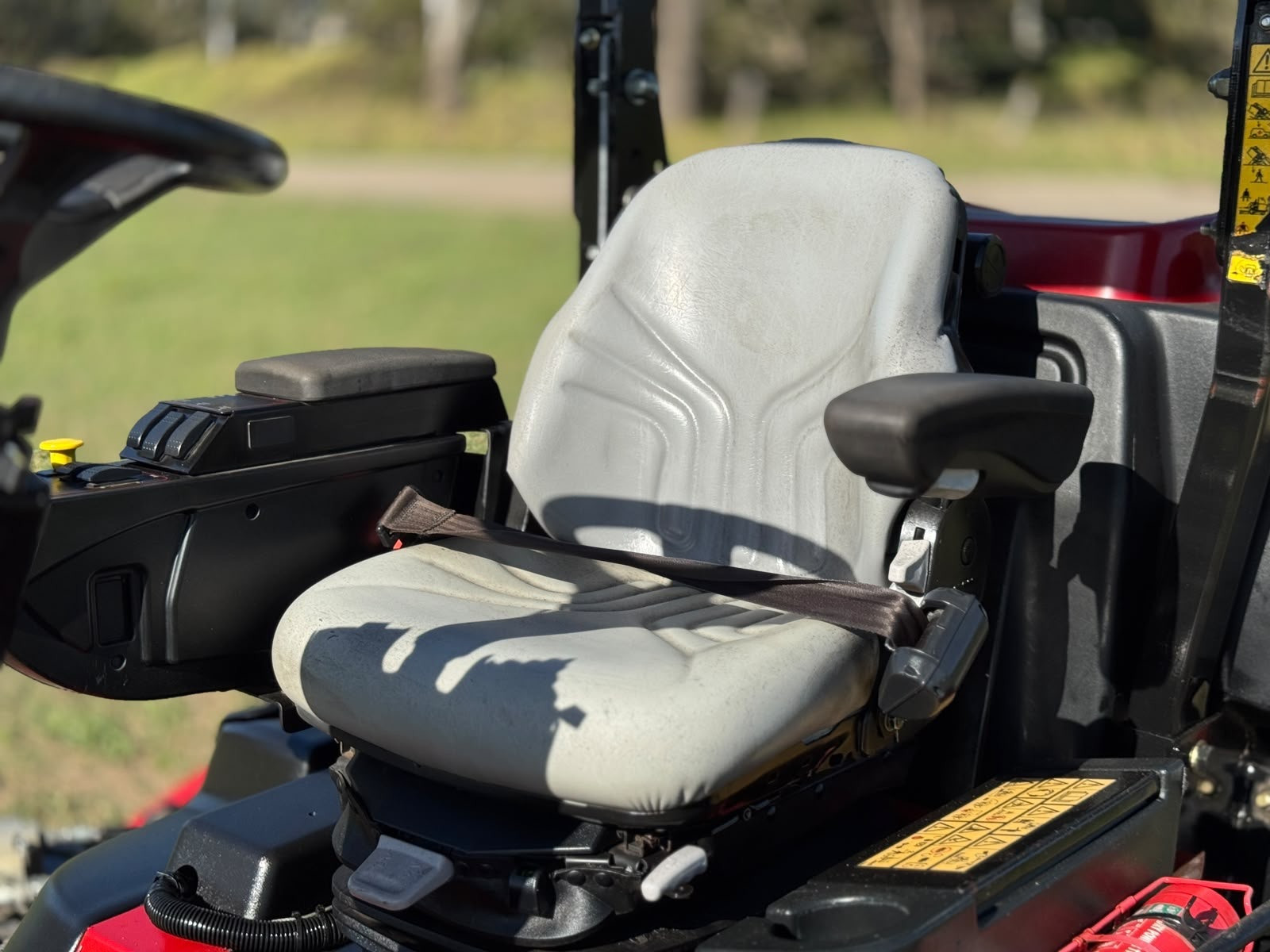TORO GROUNDSMASTER 4000D DIESEL RIDE ON LAWN MOWER WIDE AREA COMMERCIAL OUT FRONT JOHN DEERE image 8
